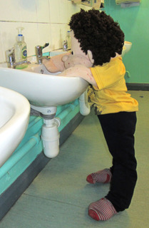 Wally washing hands in Belfast 2205.jpeg